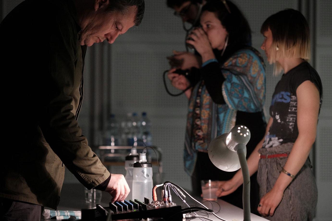 Intrepid members of the audience self-auscultate whilst taking the waters…